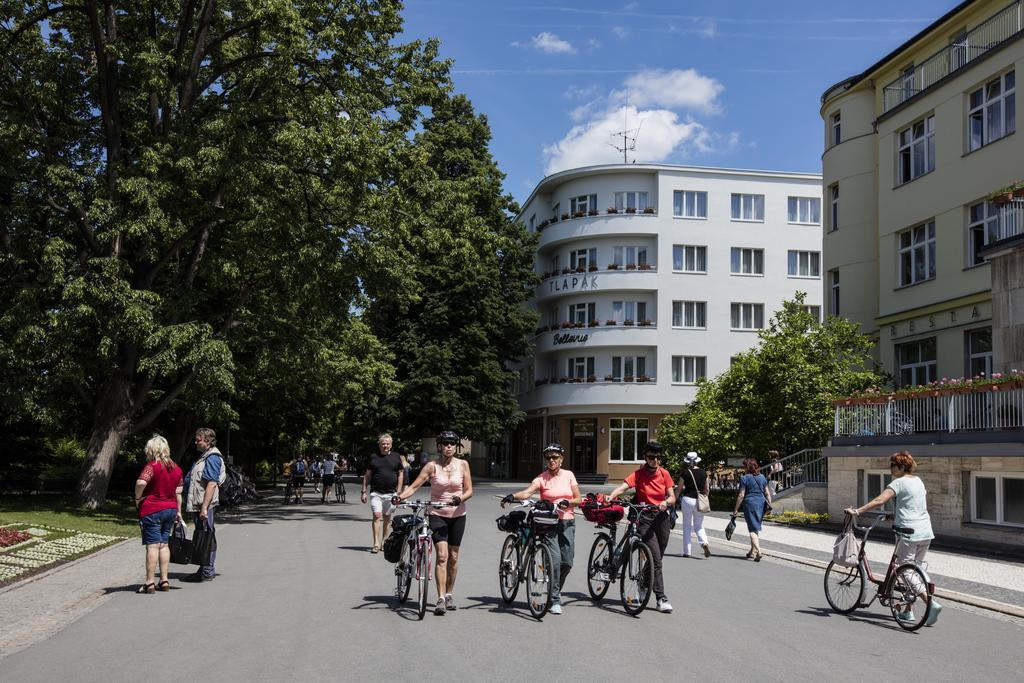 Hotel Bellevue Tlapak Poděbrady Buitenkant foto