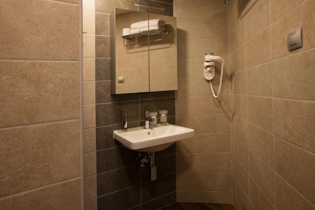 Hotel Bellevue Tlapak Poděbrady Buitenkant foto