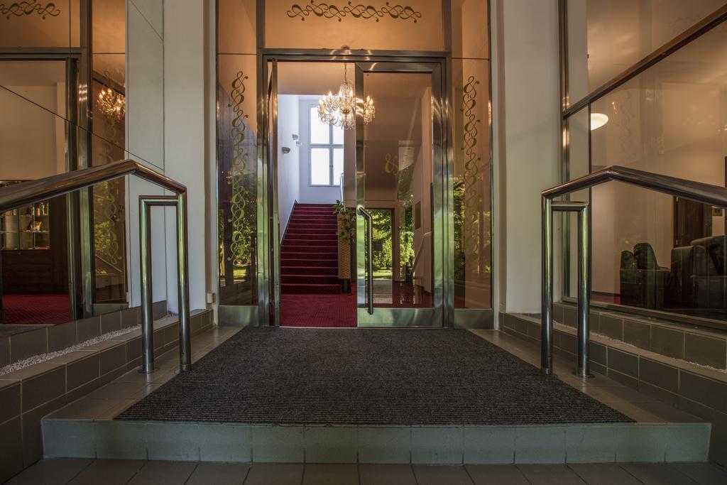 Hotel Bellevue Tlapak Poděbrady Buitenkant foto