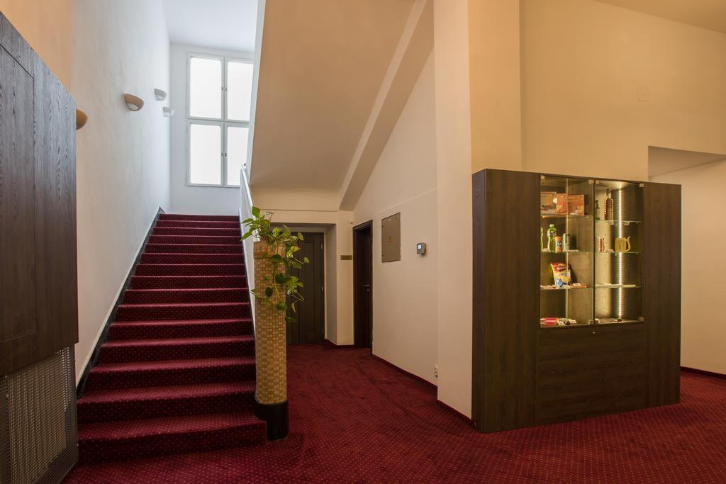Hotel Bellevue Tlapak Poděbrady Buitenkant foto